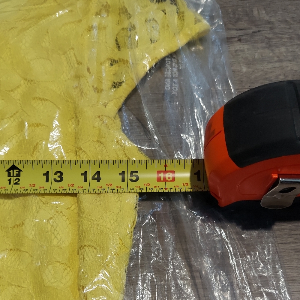 🌼Yellow-laced Sheath Dress, Size 6 petite - Picture 15 of 16